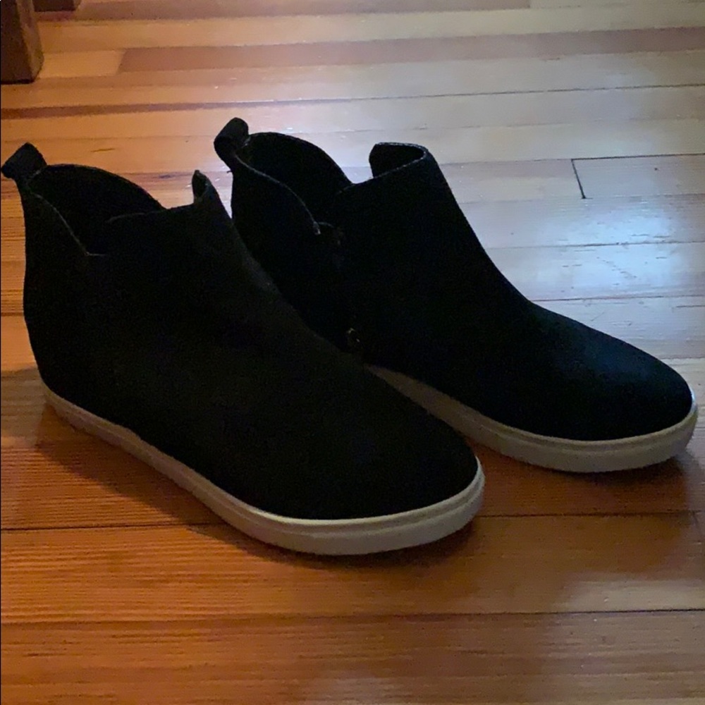 Blondo Giselle Waterproof Suede Sneaker